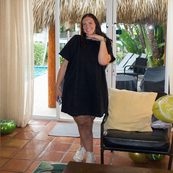 Meet your Posher, Emily - Picture 2 of 2